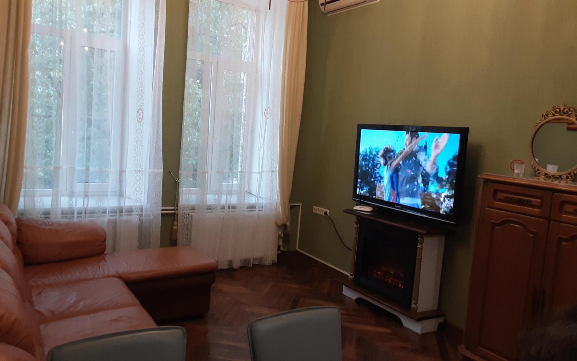 On Yevreis'ka Street Apartment *
